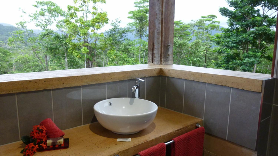 Bathroom 3, Wompoo Eco Retreat, Douglas