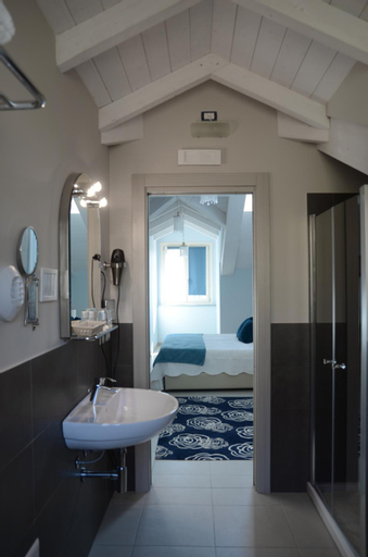 Bathroom 4