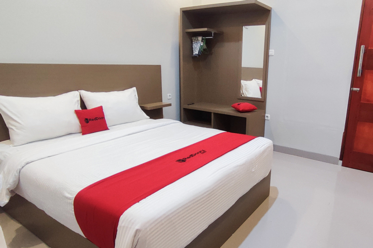 RedDoorz Syariah @ Djaya Guest House Padang, Padang