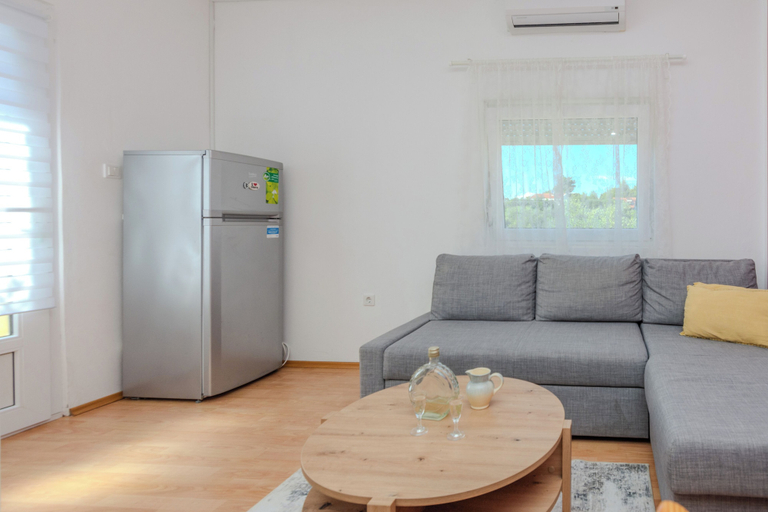 Others 4, Apartment Jozanovic, Vir