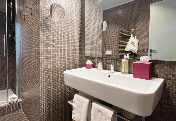 Bathroom 9