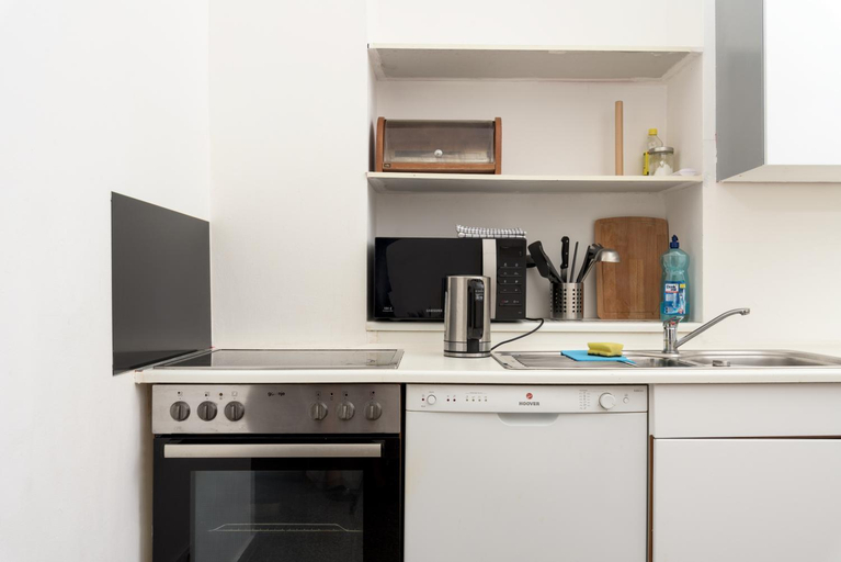 Others 3, Spacious Austrian Style Apartment close to City Center Landstraße, Wien