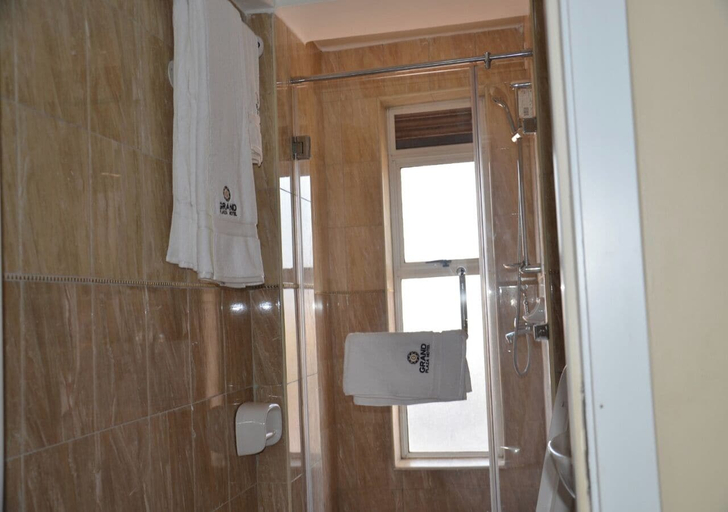 Bathroom 2, The Grand Plaza Hotel, Kampala
