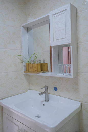 Bathroom 16