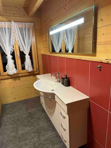 Bathroom 2, Chalet Lauterbrunnen - Air Conditioned, Interlaken