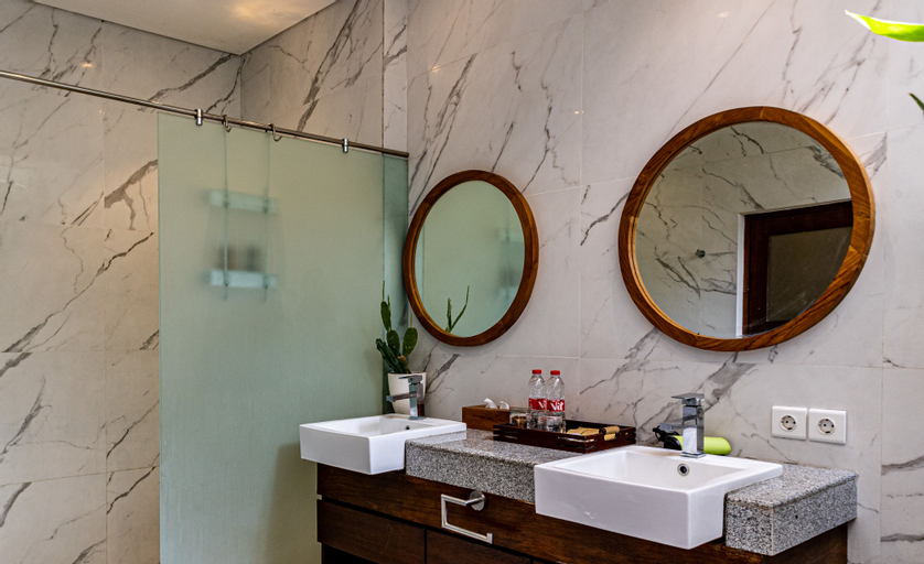 Bathroom 30