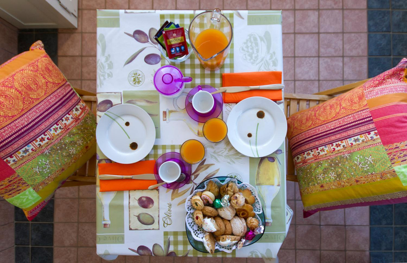 Food & Drinks 4, Elena House Fertilia, Sassari