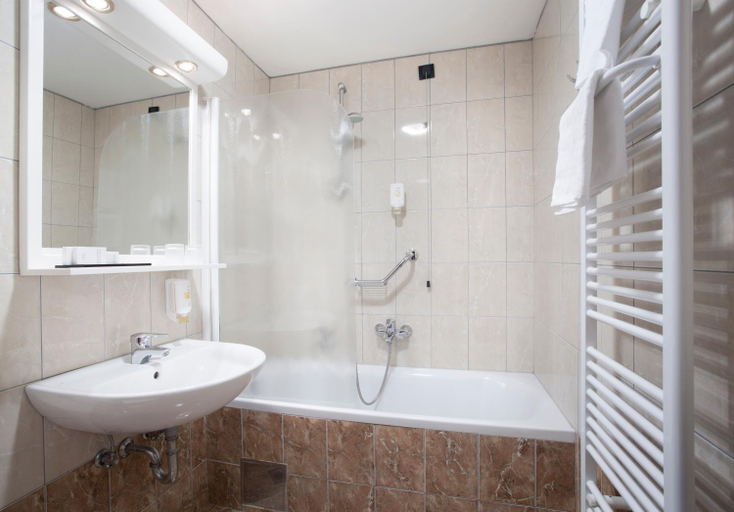 Bathroom 4, Remisens Hotel Kristal, Opatija/Veprinac