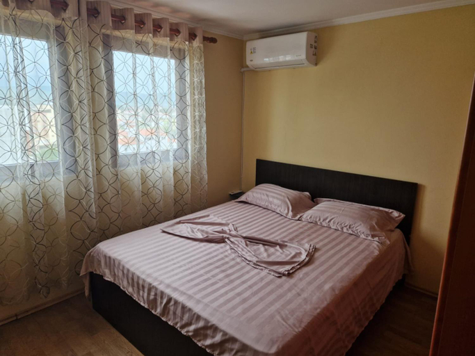 Bedroom 2, Stella del Lago Family Apartment Deluxe Penthouse, Pogradecit