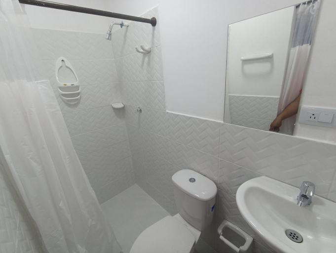 Bathroom 3, Apartaestudios El Descanso, Santiago de Cali