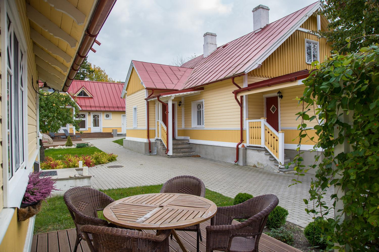 Exterior 15