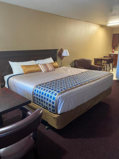 Others 4, royal inn, Pershing