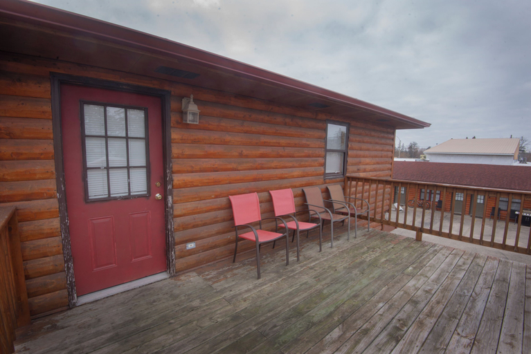 Others 5, Rustic Inn, Hubbard