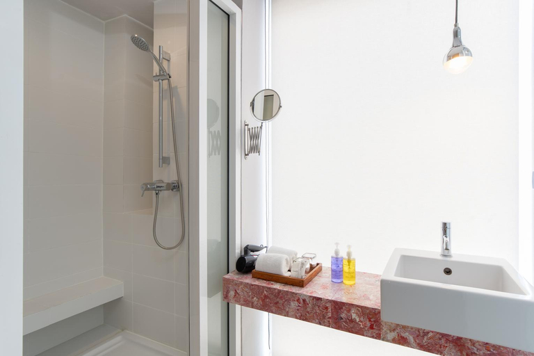 Bathroom 10