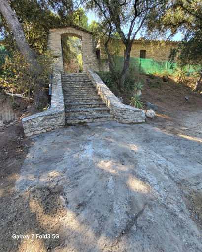 Others 4, maison au cœur de la colline, Vaucluse