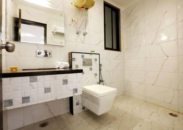 Bathroom, Hotel Anand INternational, Delhi