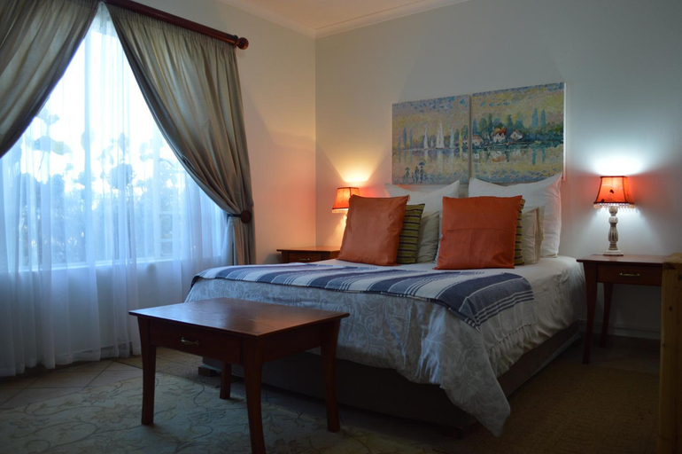Bedroom 2, Dullstroom Artist Cottages, Nkangala