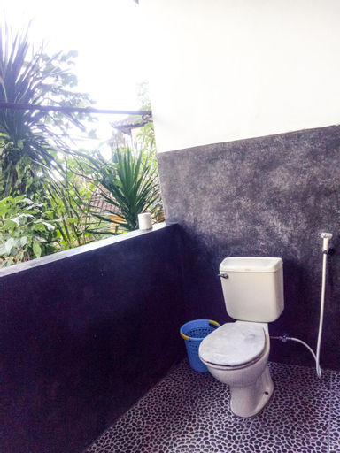 Bathroom 13