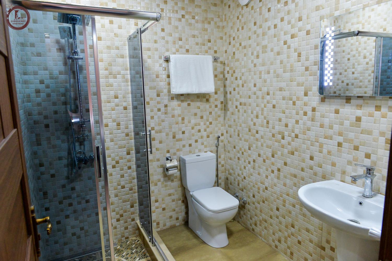 Bathroom 3, Tsereteli Inn, Tskaltubo