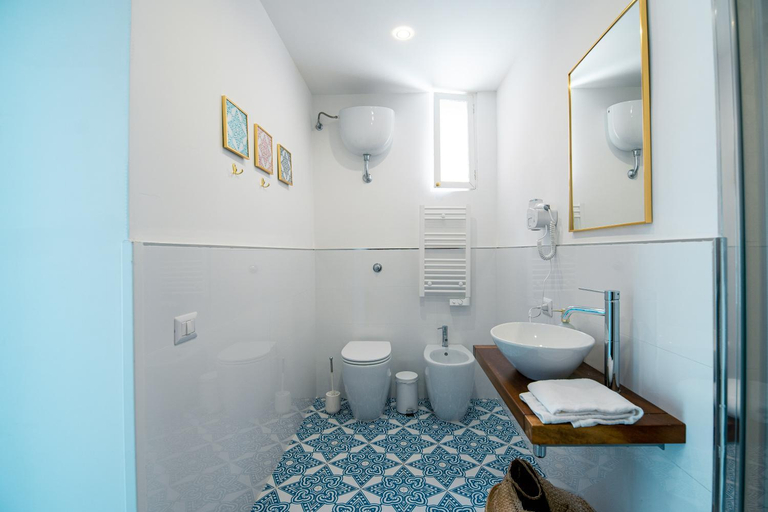 Bathroom 5, Crudo Home, Napoli