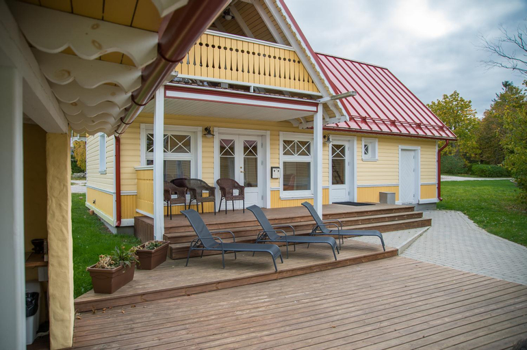 Exterior 1