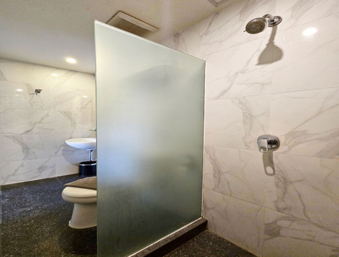 Bathroom 23