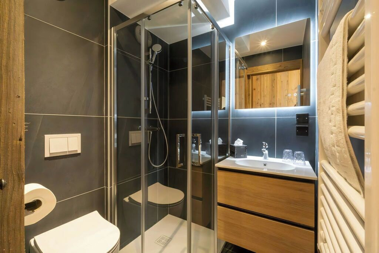 Bathroom 4, Hostellerie du petit Saint Bernard, Savoie