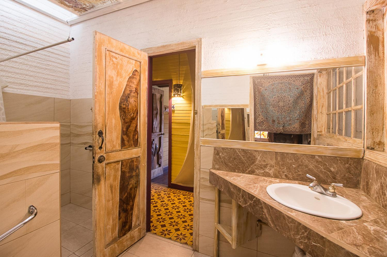 Bathroom 4, Casa Antigua Hotel, Alajuela