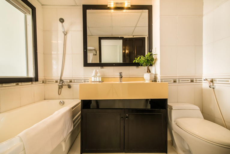 Bathroom 12