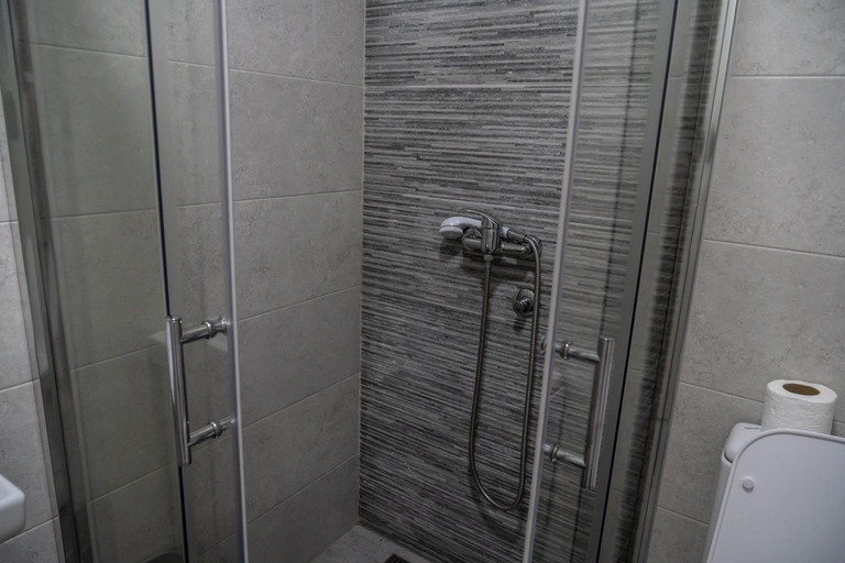 Bathroom 3, Studio Apartments Maksimovic, Niš