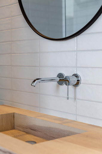 Bathroom 3, HARAS DE BARRY, Nord