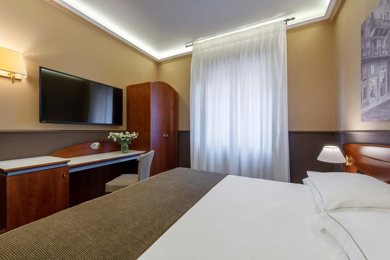 Bedroom 2, Mastino Rooms, Verona