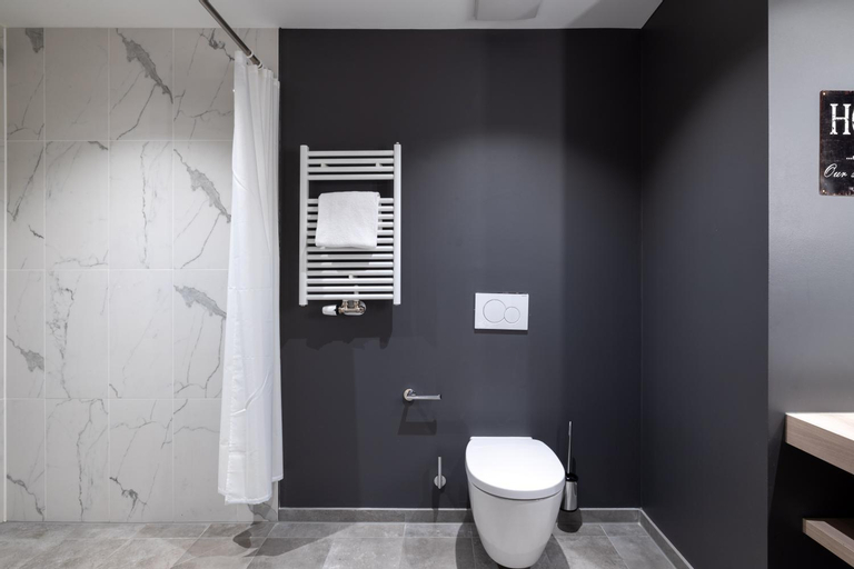 Bathroom 12