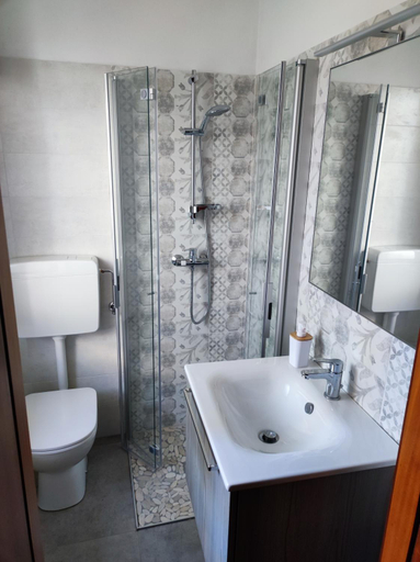 Bathroom 2, Il Giardino del Gallo, Cuneo