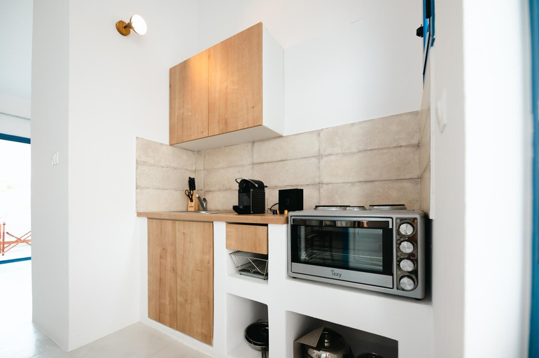 Others 5, Muses Apartments, Central Greece