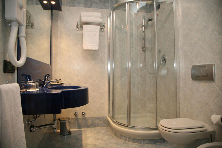 Bathroom 17