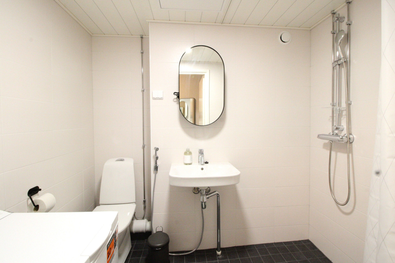 Bathroom 2, Forenom Serviced Apts HämeenlinnaKatuma8, Tavastia Proper