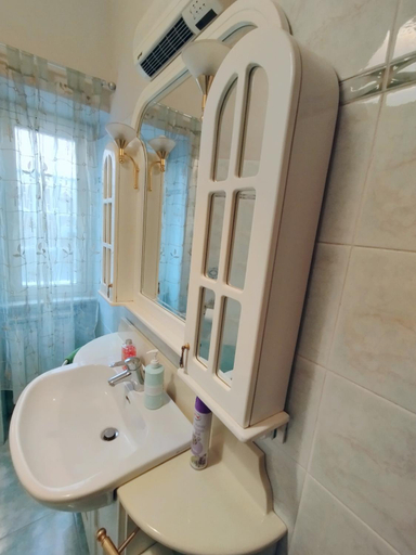 Bathroom 2, Appartamento dentro Roma, Rome