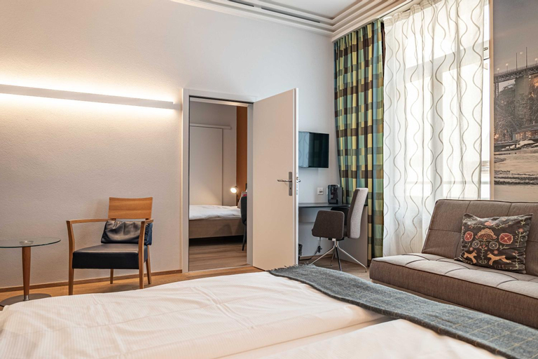 Bedroom 2, Hotel Baren am Bundesplatz, Bern