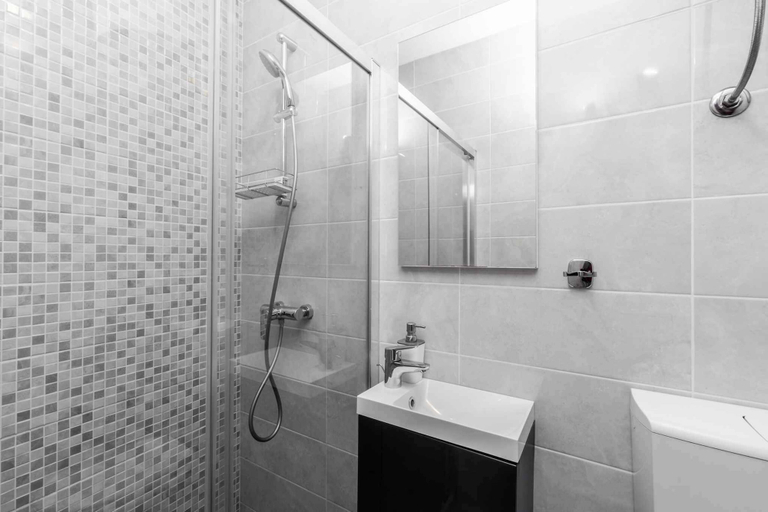 Bathroom 4, Ferienwohnung nur 40 m von der Adria Entfernt, Blato