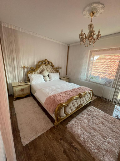 Others 4, Negrean Residence, Oradea