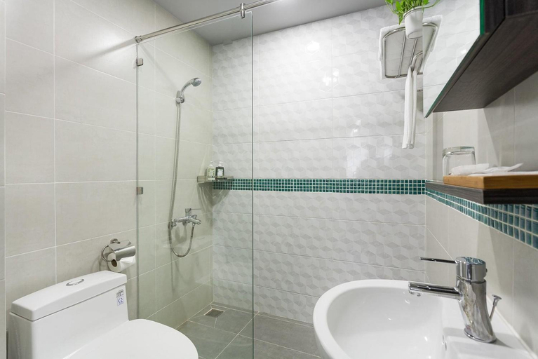 Bathroom 13