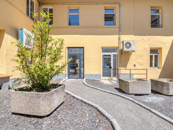 Exterior 4