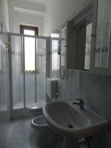 Bathroom 13