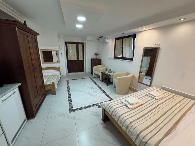 Bedroom 3, Vita Mundo