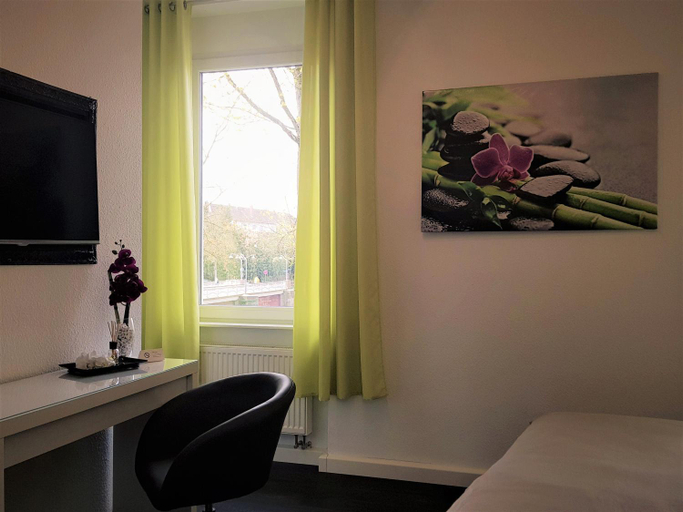 Bedroom 2, Hotel Schutzen, Rastatt