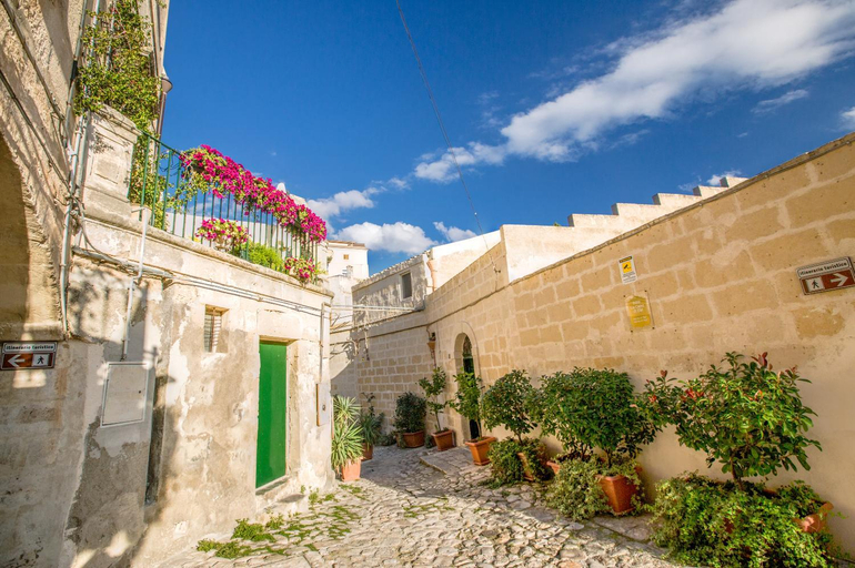 Others 2, La Casa di Ele, Matera