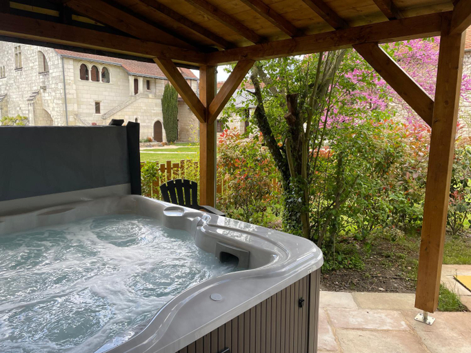 Sport & Beauty 2, Le Cottage d'Eleanor gite de charme avec spa Jacuzzi prive, Indre-et-Loire