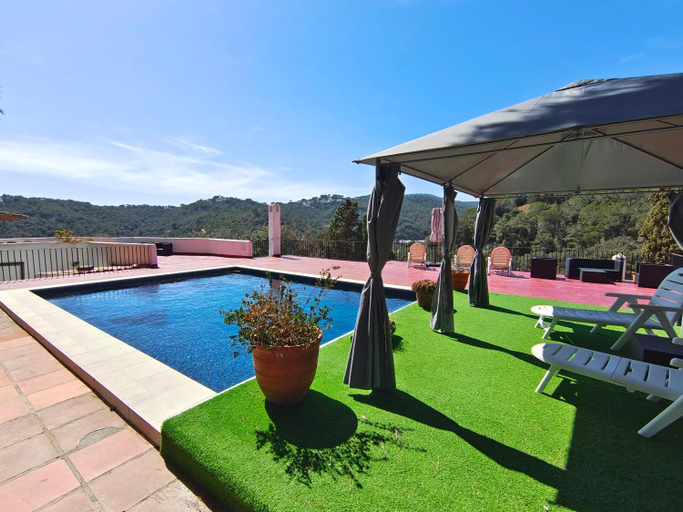 Sport & Beauty, Casa Mayabel - Magnifica villa - Piscina y Jardin, Barcelona