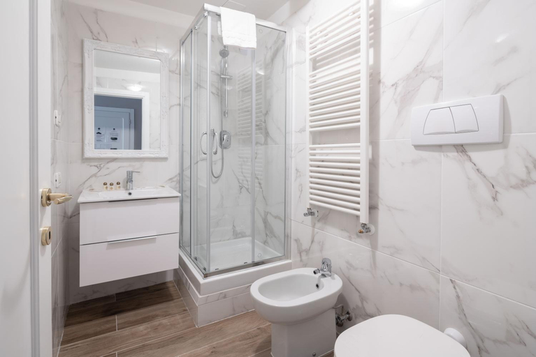 Bathroom 3, Hotel Herion, Venezia